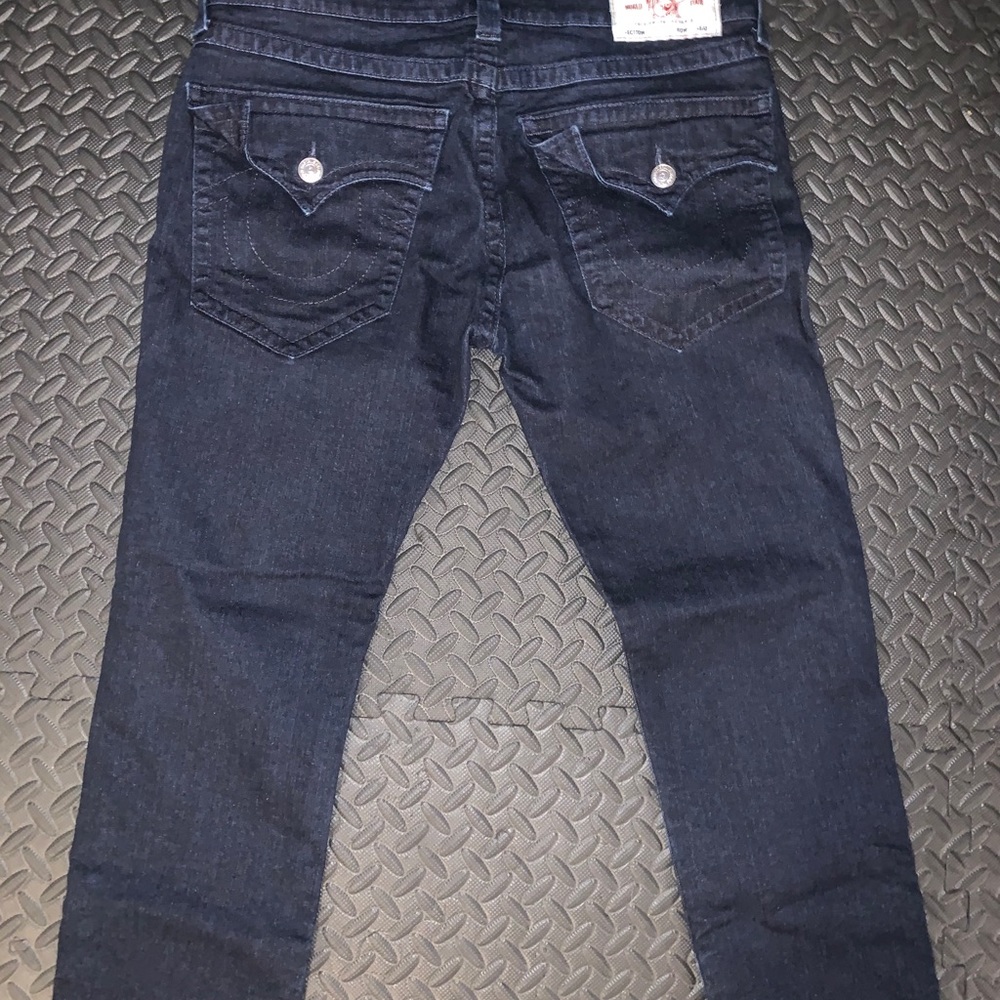 TRUE RELIGION ROCCO RELAXED SKINNY DARK BLUE JEAN